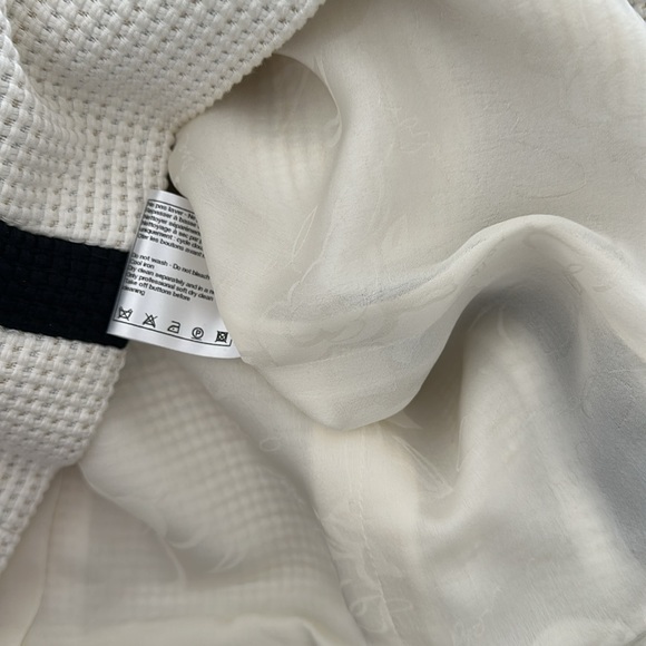 Chanel Cream and Navy Women's Jacket - Picture 9 of 9